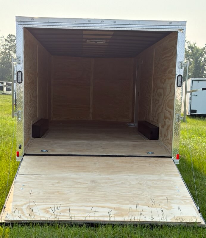 8.5x20 Enclosed Trailer - Image 6