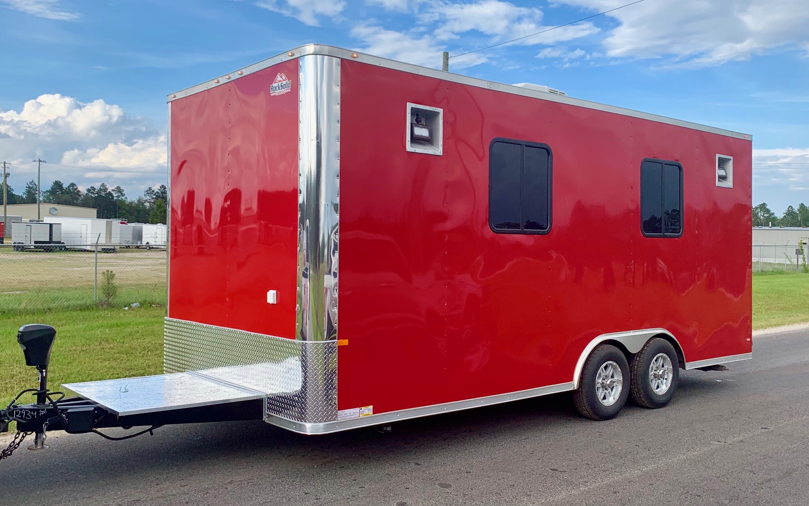 SINGLE VS. TANDEM AXLE ENCLOSED TRAILERS What's the Difference