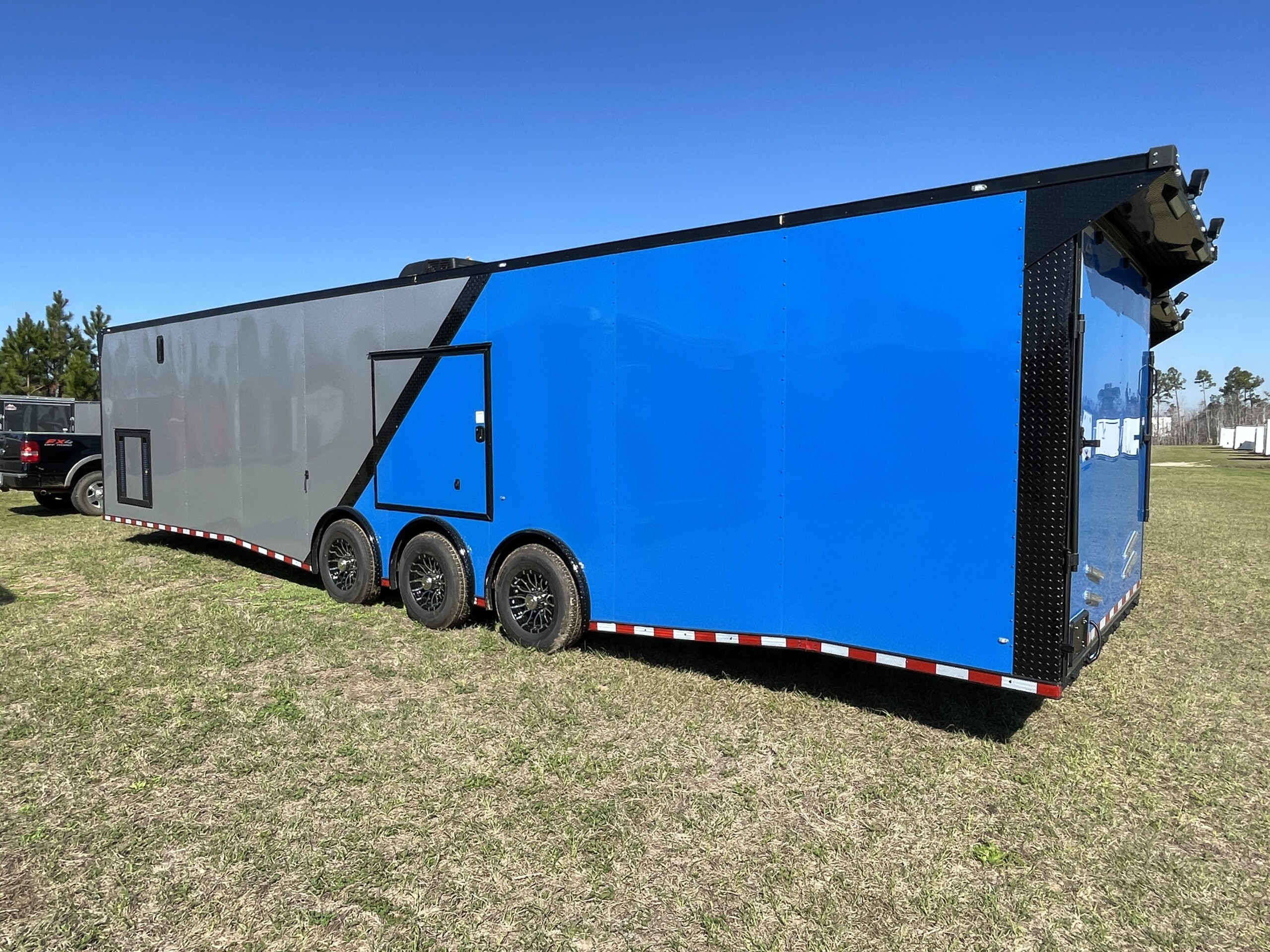 8.5x36tta silverfrost-true blue-bo, RACE TRAILER for sale