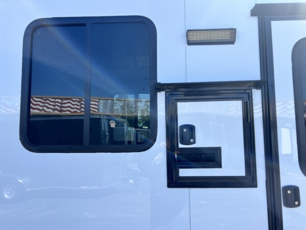 SDG 7 X 12 TA Fiber Splicing Trailer TURNKEY w/ Generator - Image 18