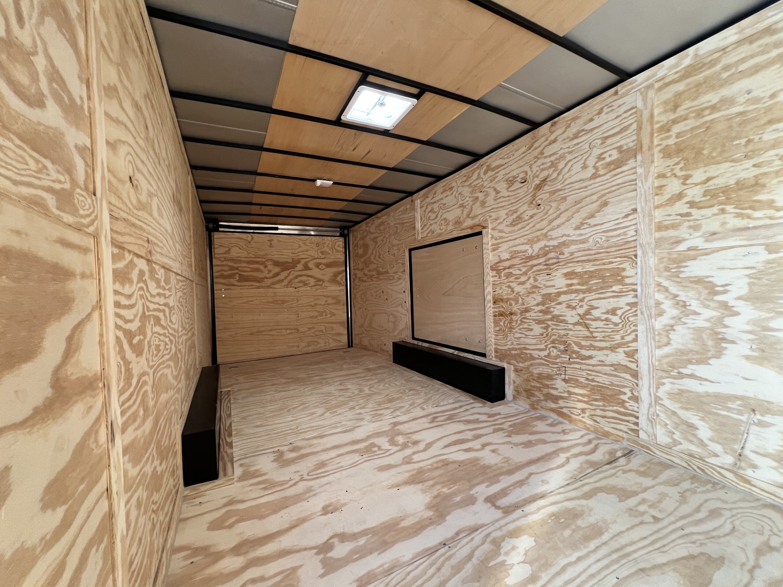 8.5 X 24 TA ENCLOSED CARGO TRAILER - Image 8