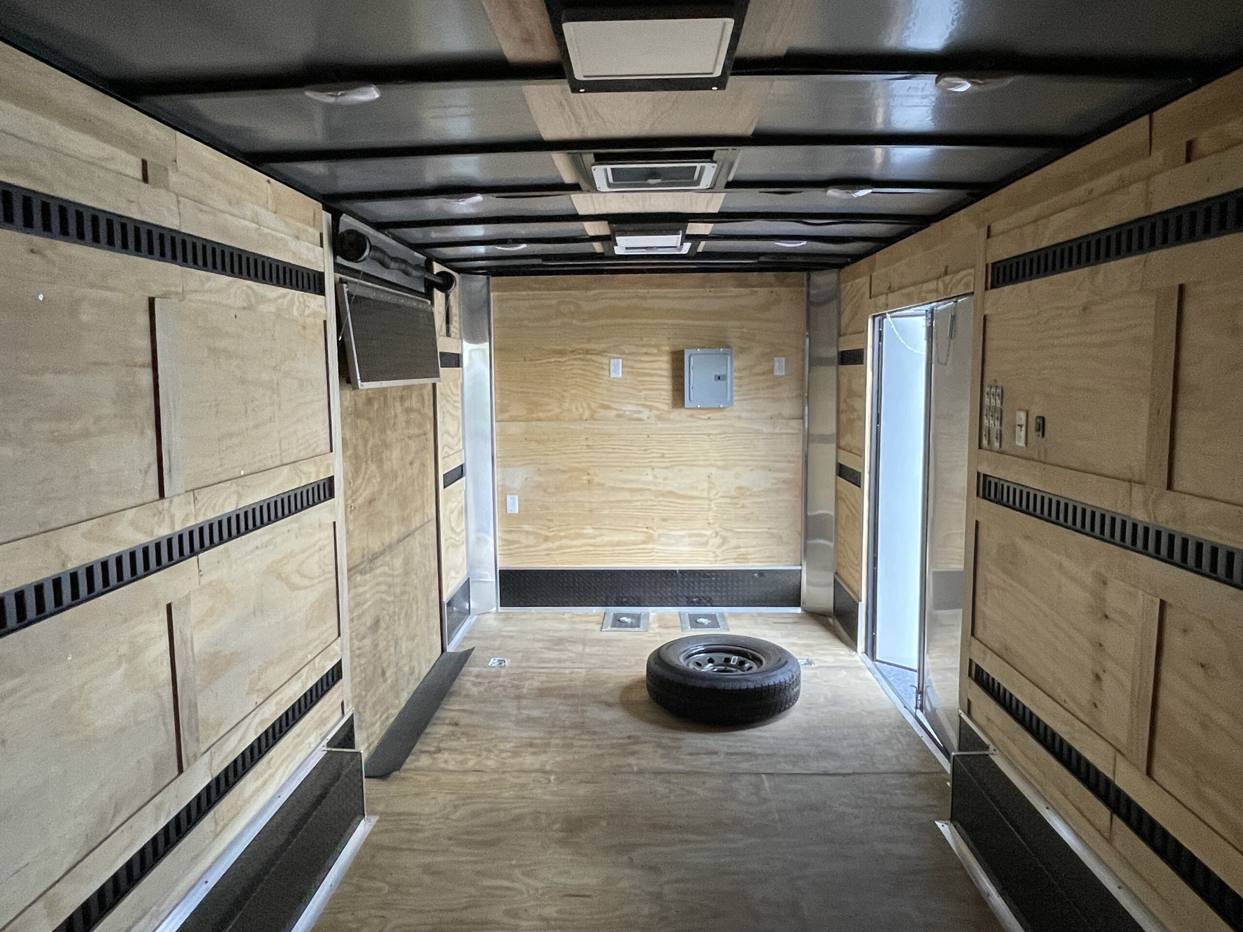8.5 X 20 TA ENCLOSED CARGO TRAILER - Image 8