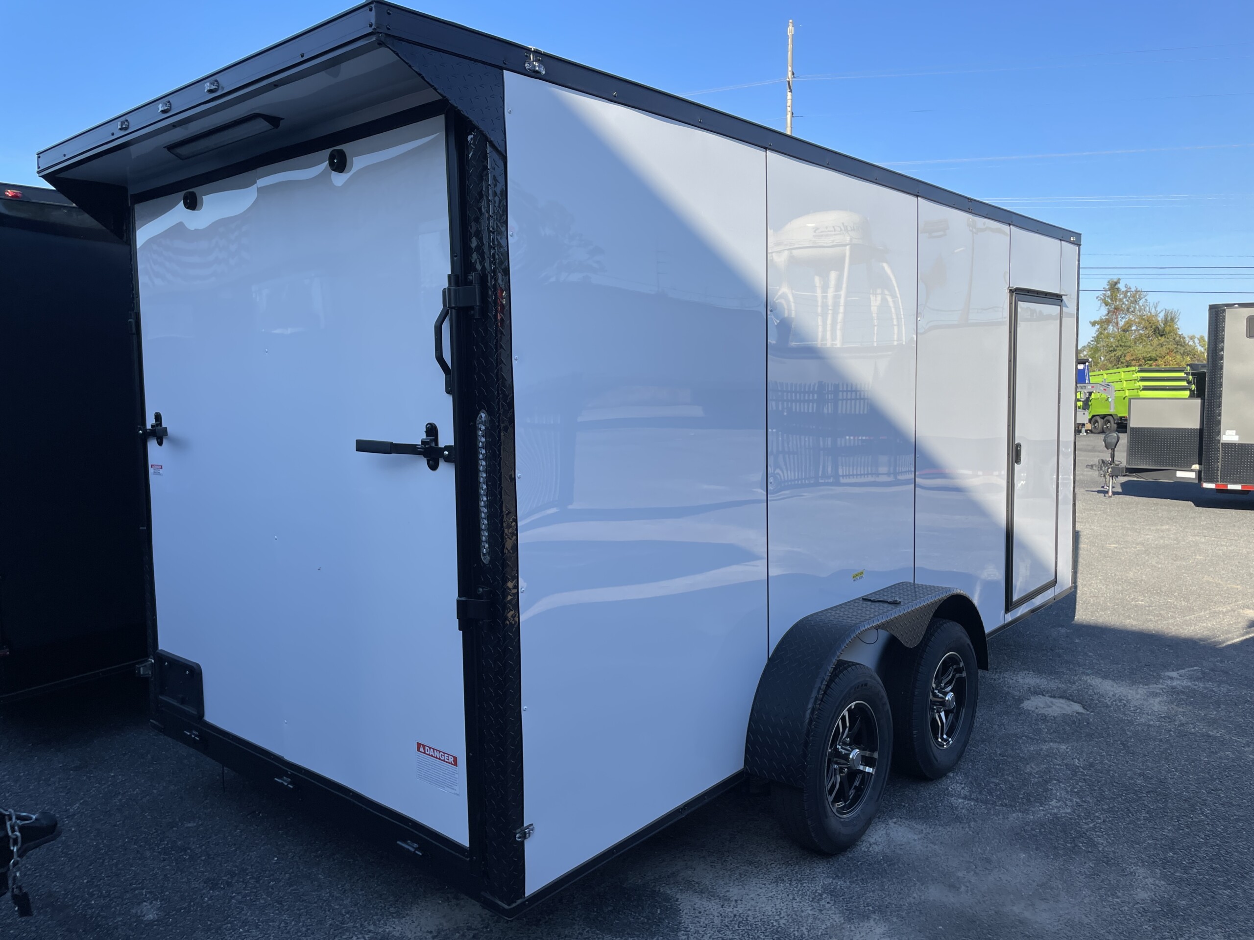7 X 16 TA ENCLOSED CARGO TRAILER - Image 4