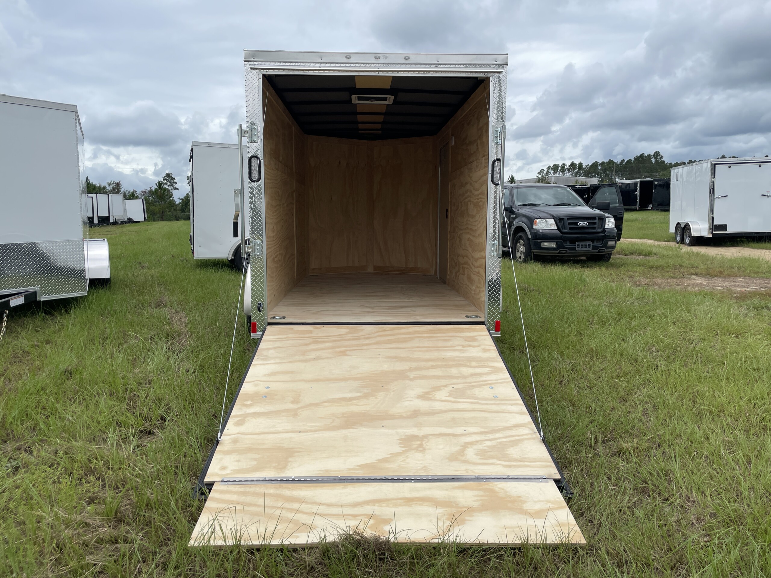 6 X 12 SA ENCLOSED CARGO TRAILER - Image 8
