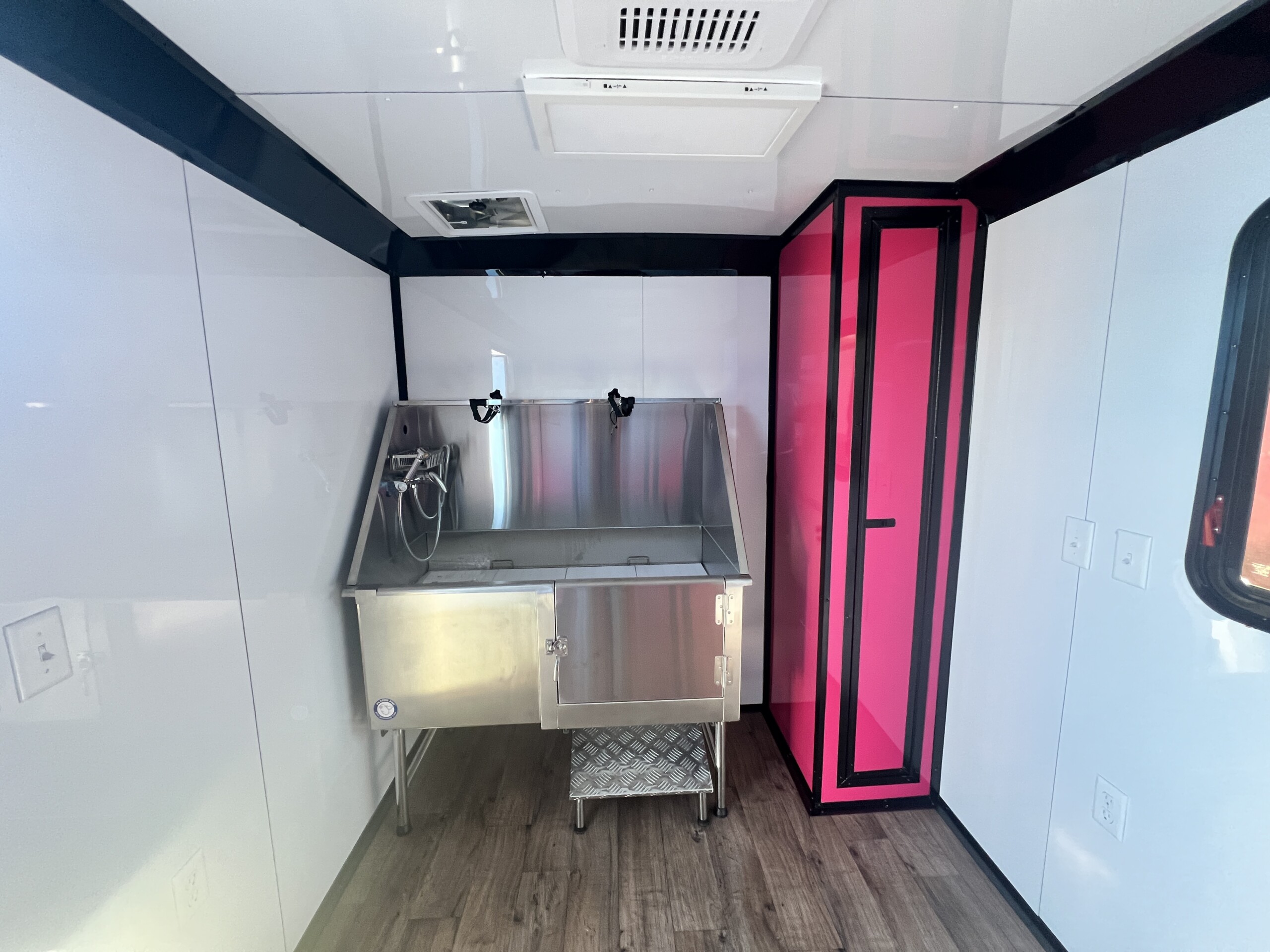 7 X 14 TA PET GROOMING TRAILER - GENESIS SERIES - Image 8