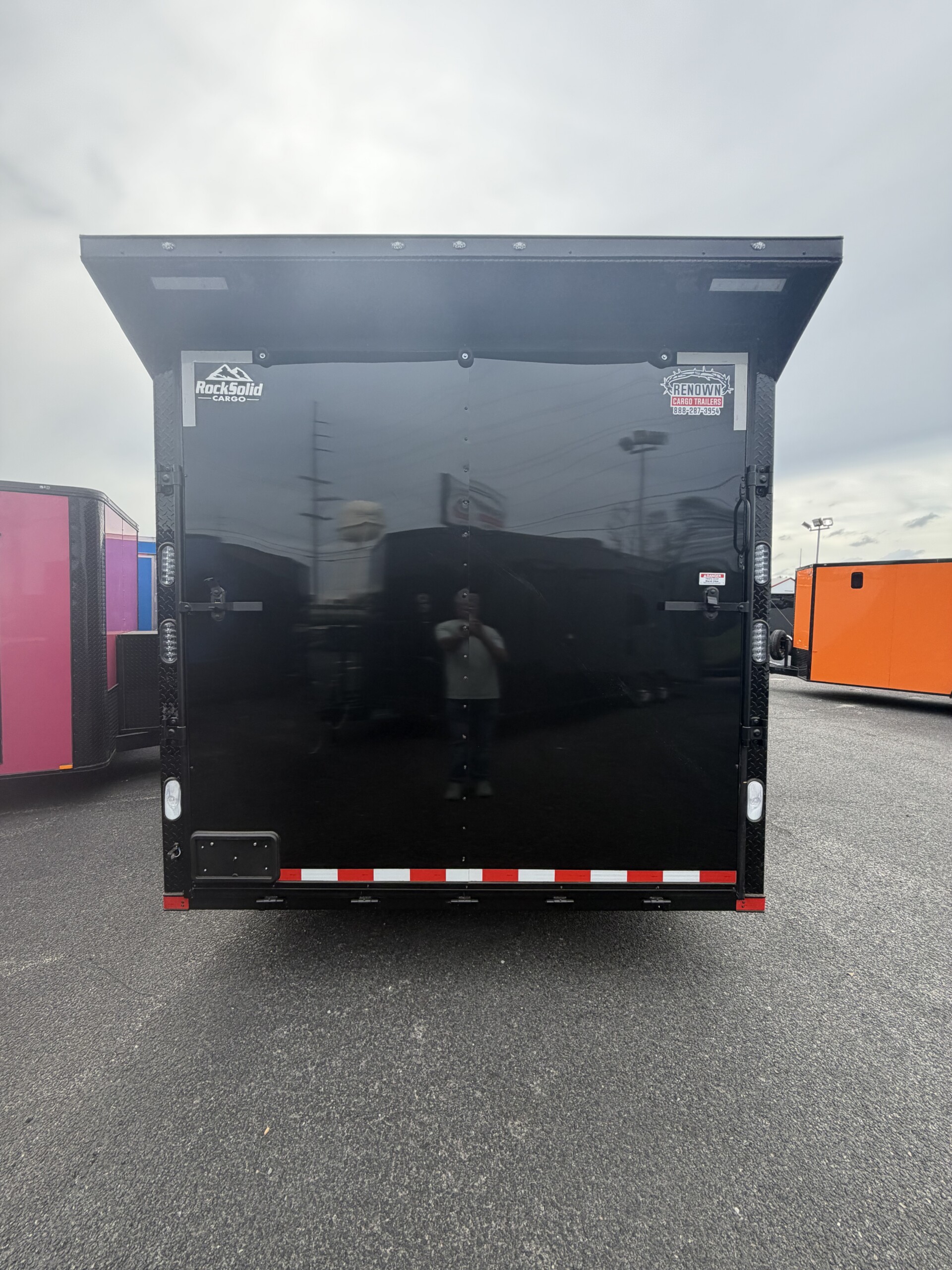 8.5X32TA LOADED RACE TRAILER - Image 10