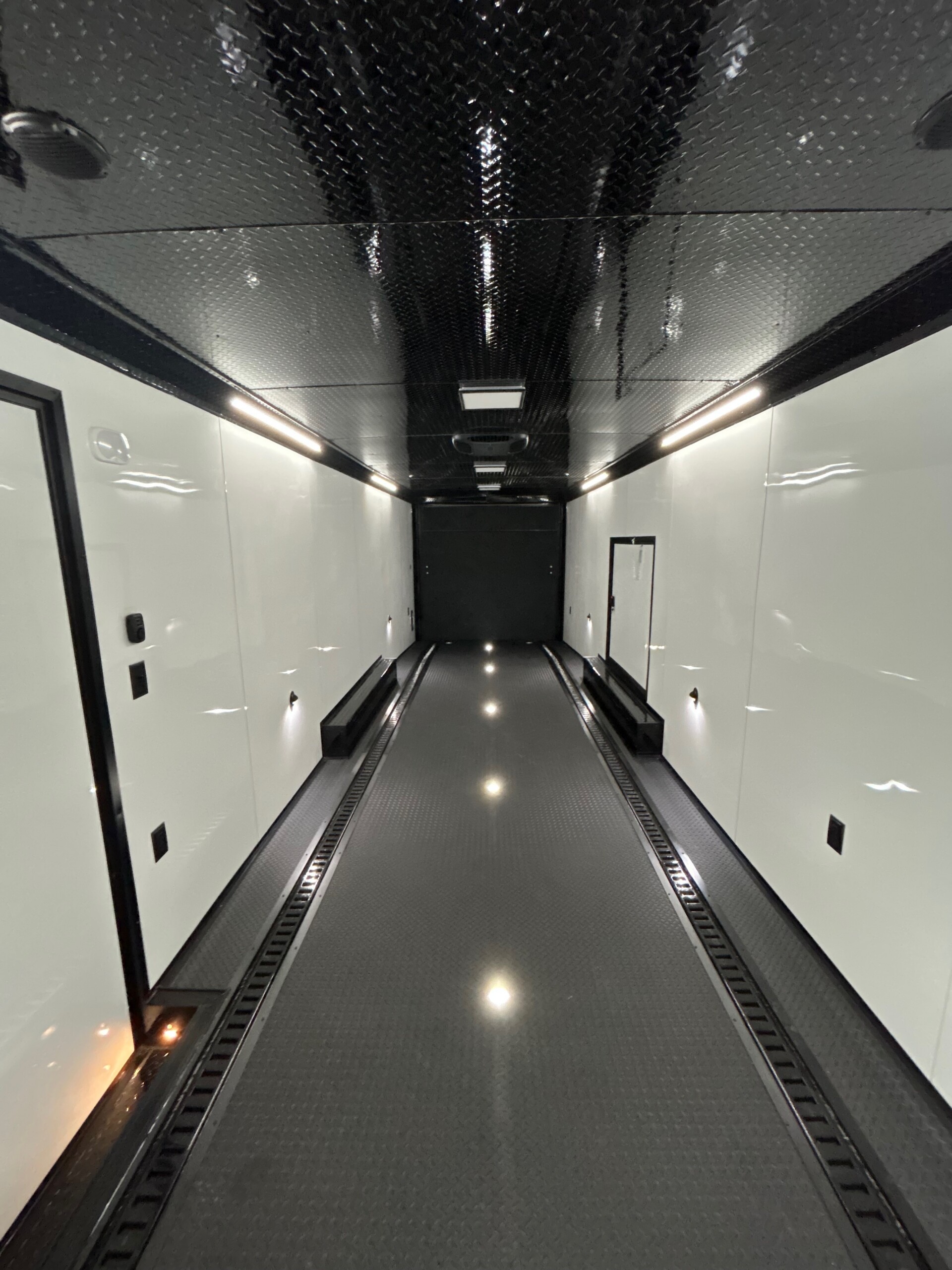 8.5X32TA LOADED RACE TRAILER - Image 16