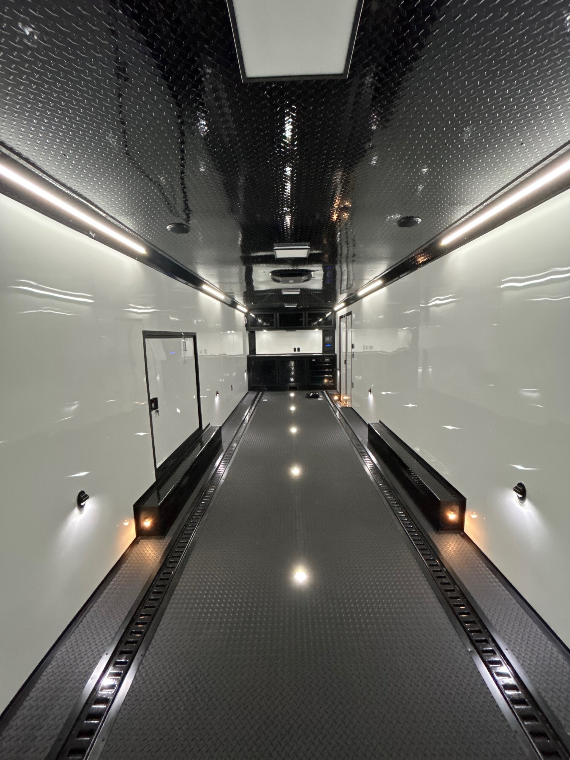 8.5X32TA LOADED RACE TRAILER - Image 17