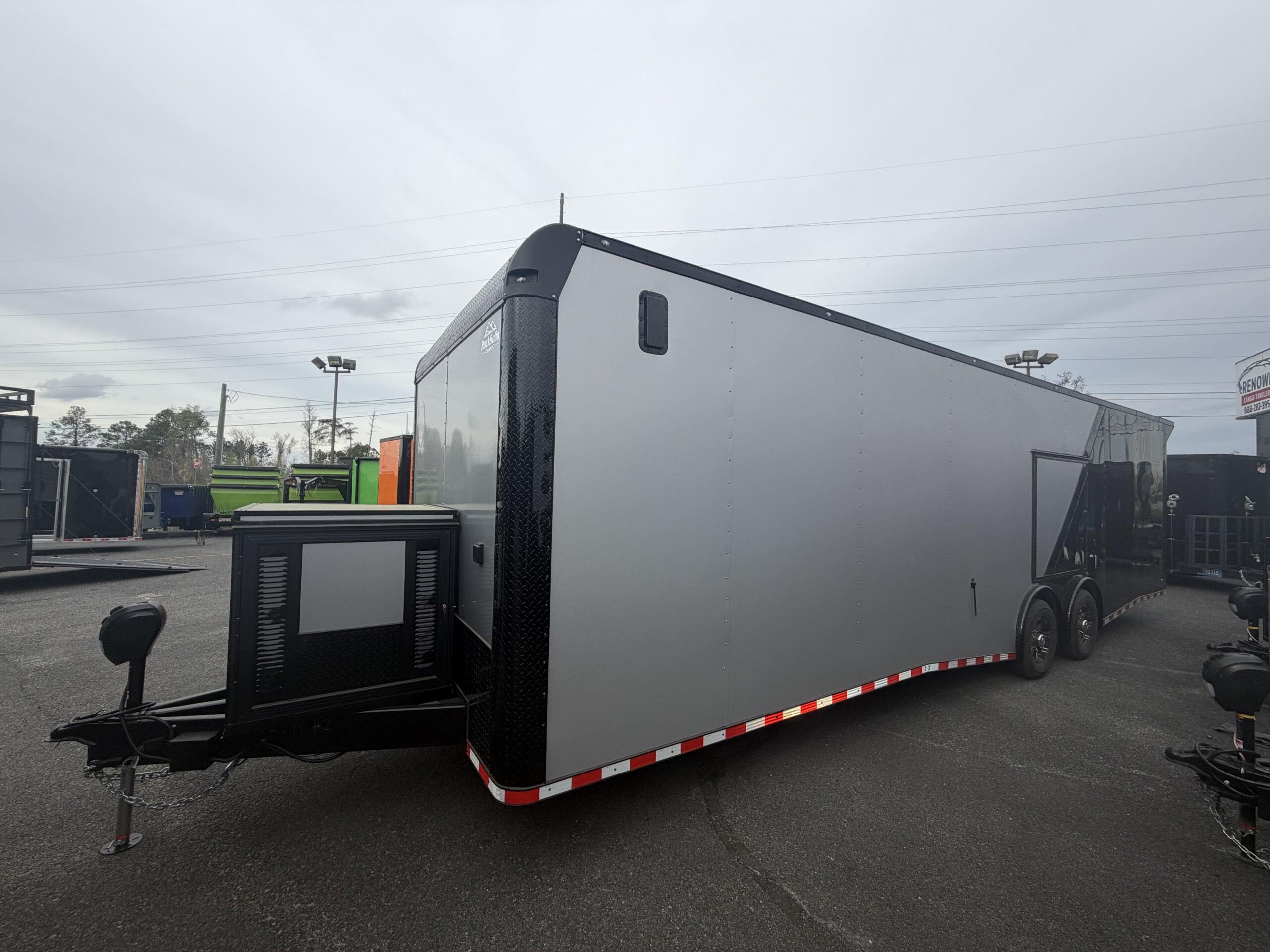 8.5X32TA LOADED RACE TRAILER - Image 4