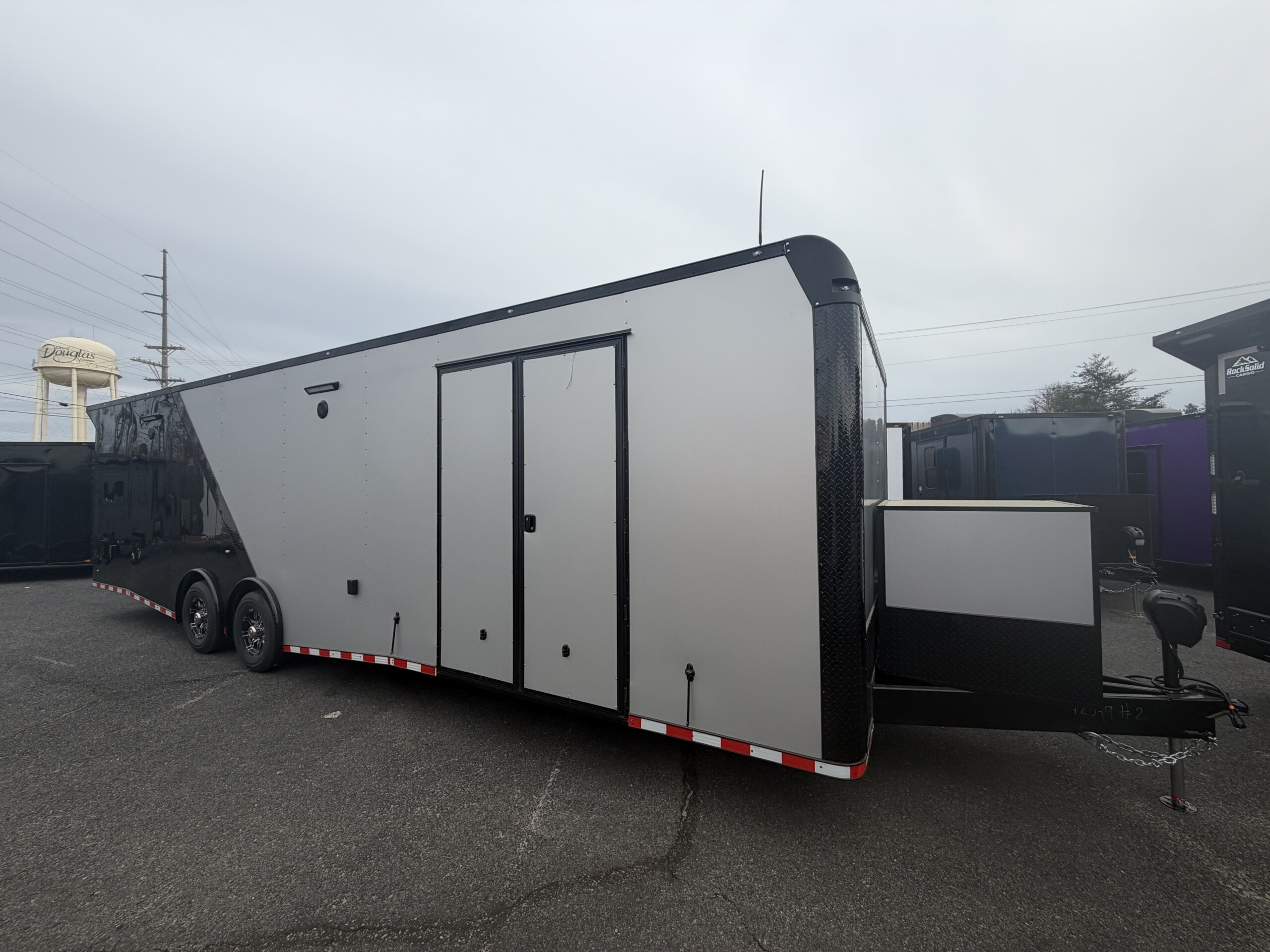 8.5X32TA LOADED RACE TRAILER - Image 7