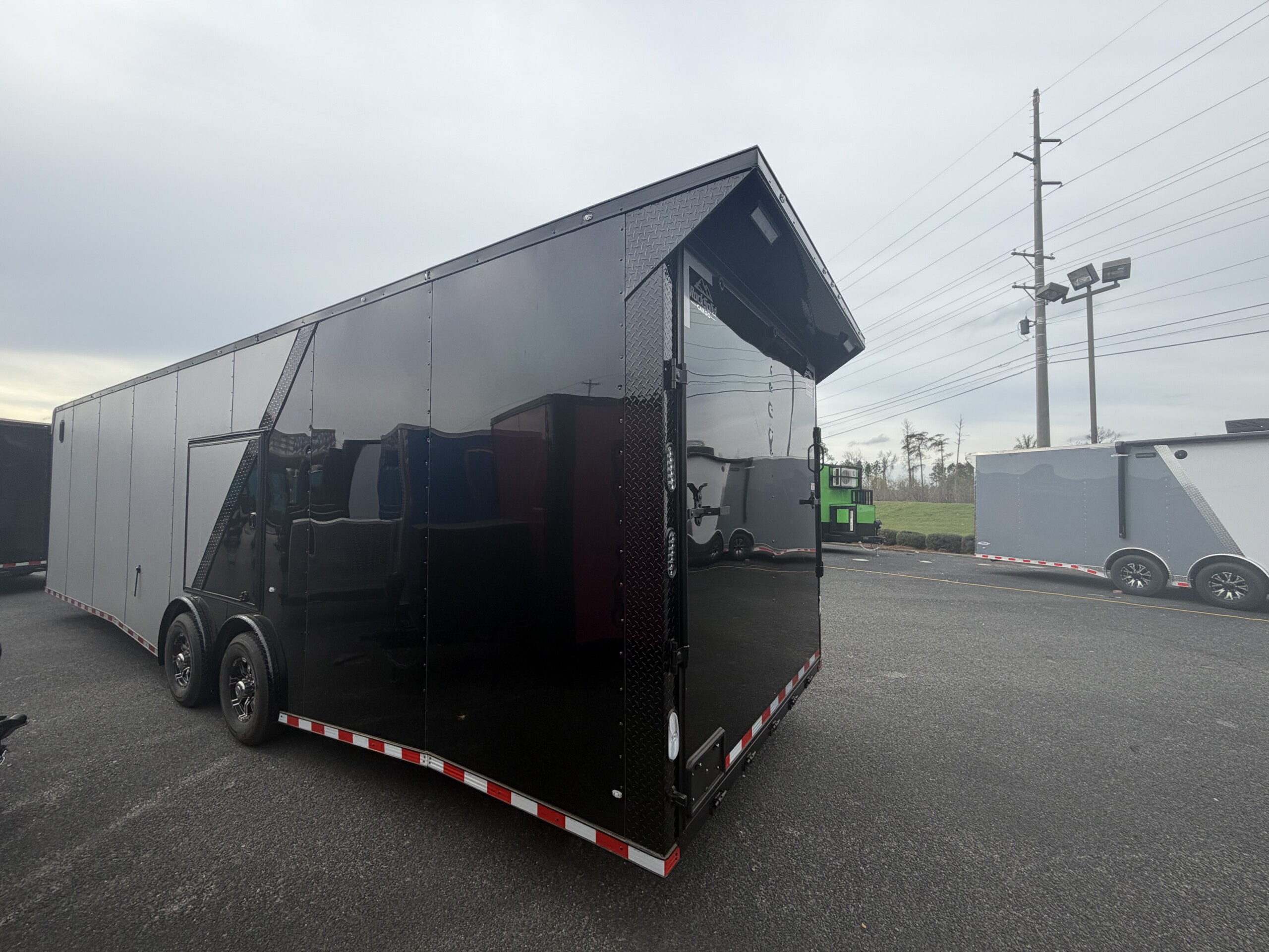 8.5X32TA LOADED RACE TRAILER - Image 9