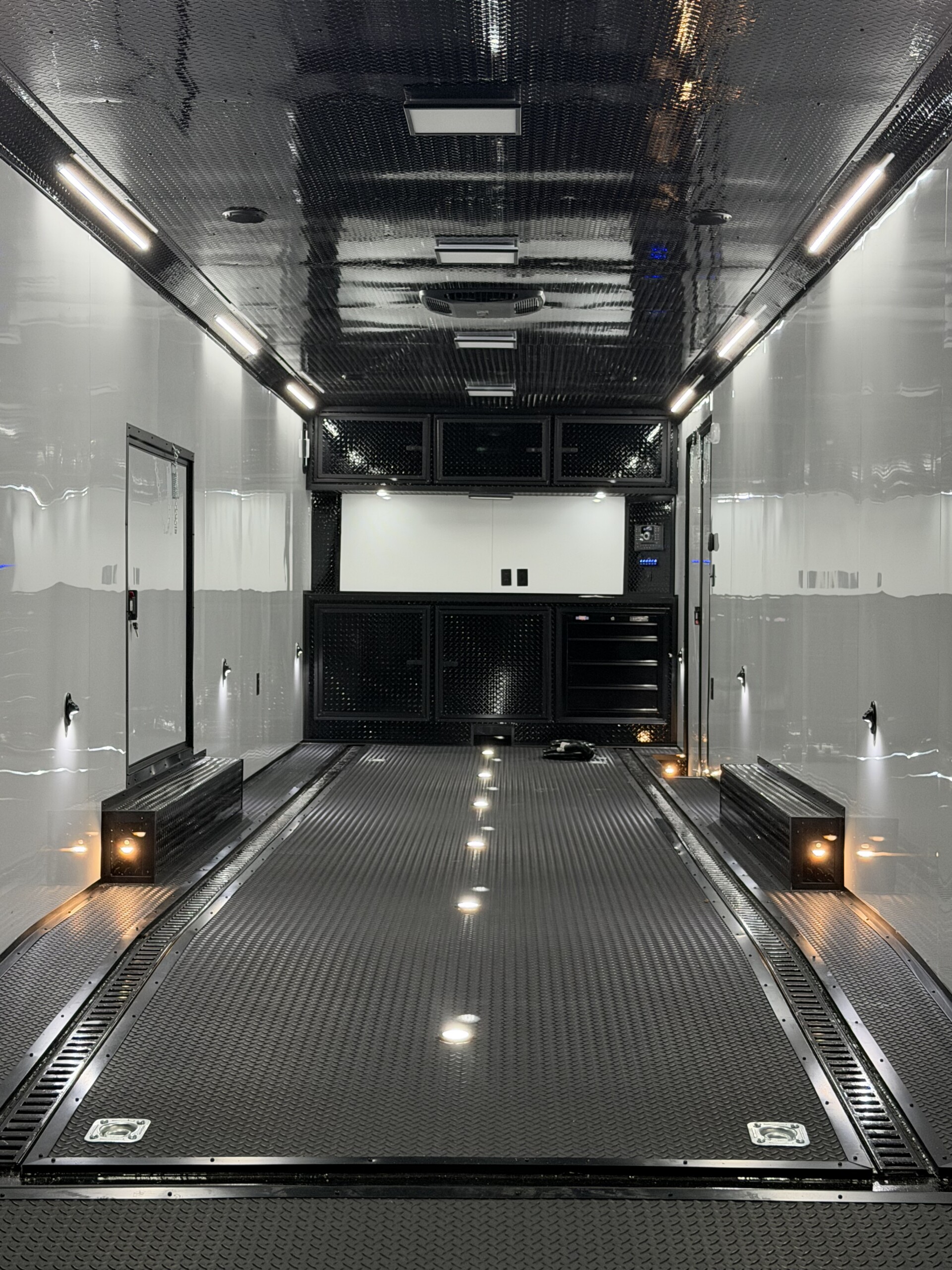 8.5X32TA LOADED RACE TRAILER - Image 11