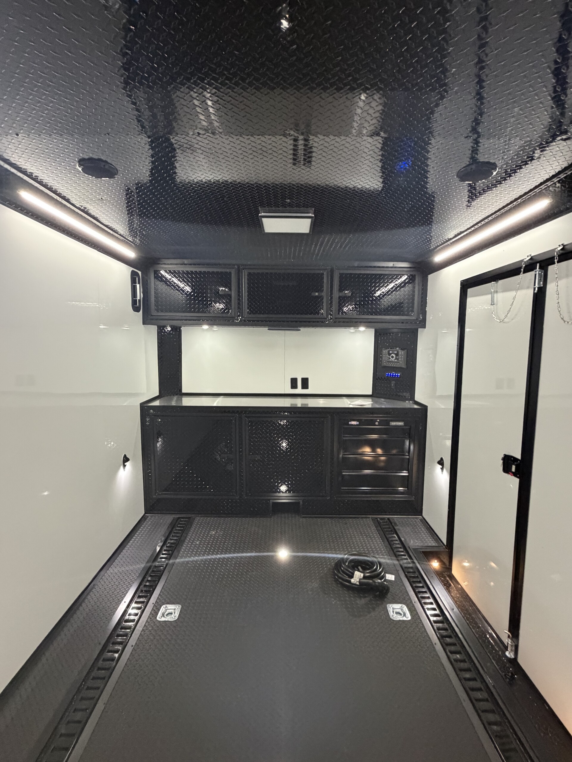 8.5X32TA LOADED RACE TRAILER - Image 12