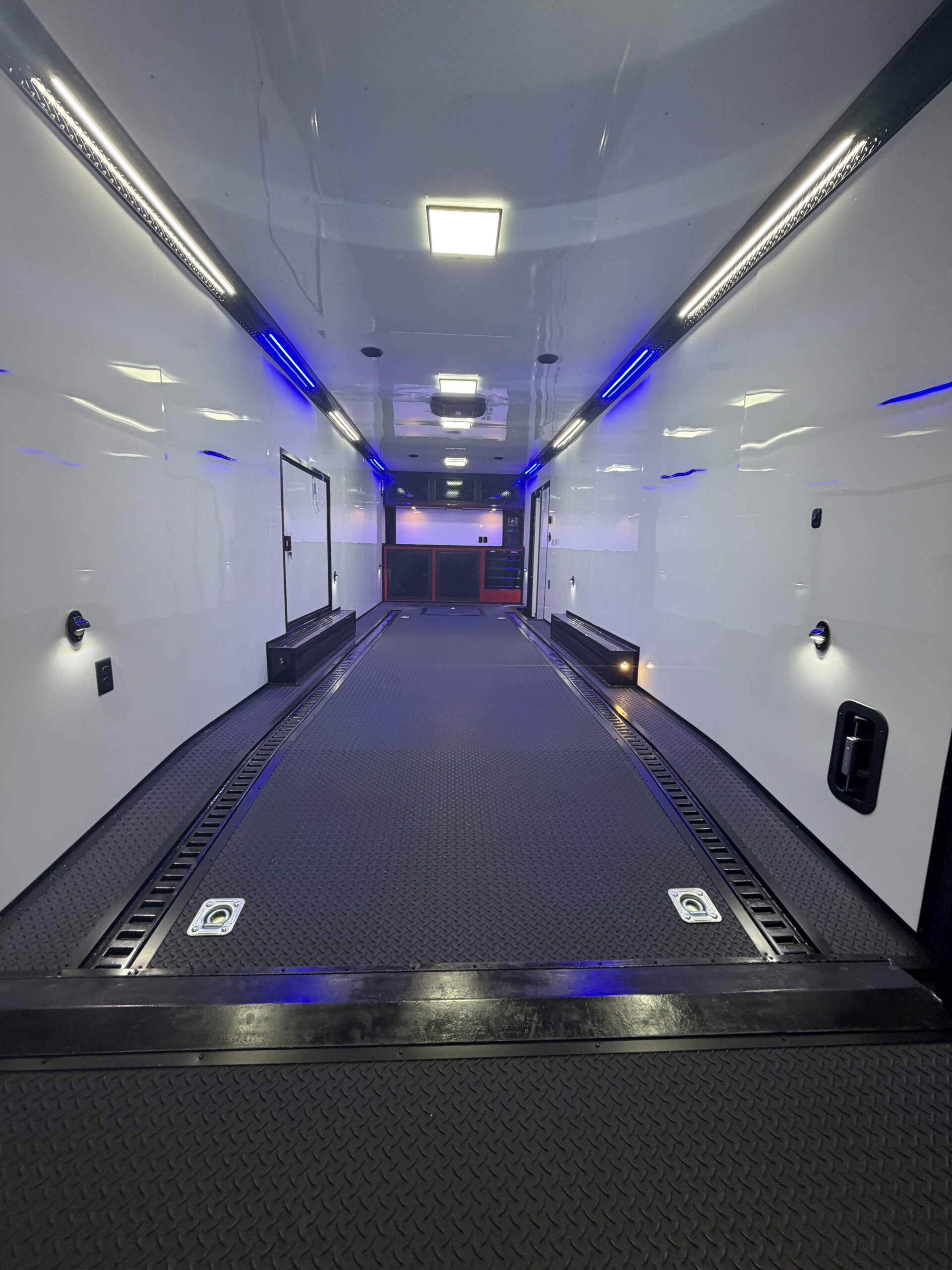 8.5X32TA LOADED RACE TRAILER - Image 13