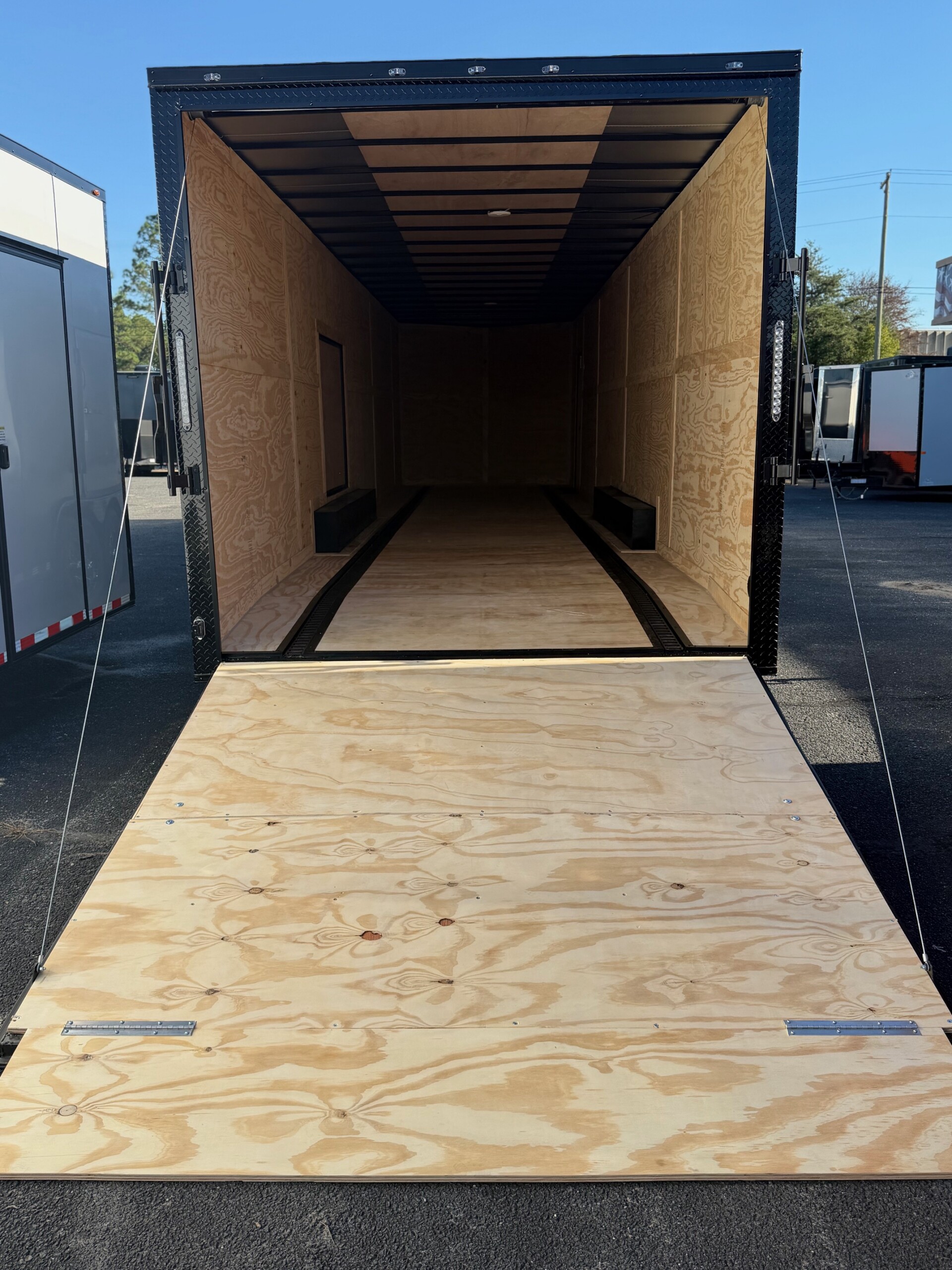 8.5 X 36 TTA5 ENCLOSED CARGO TRAILER - Image 5