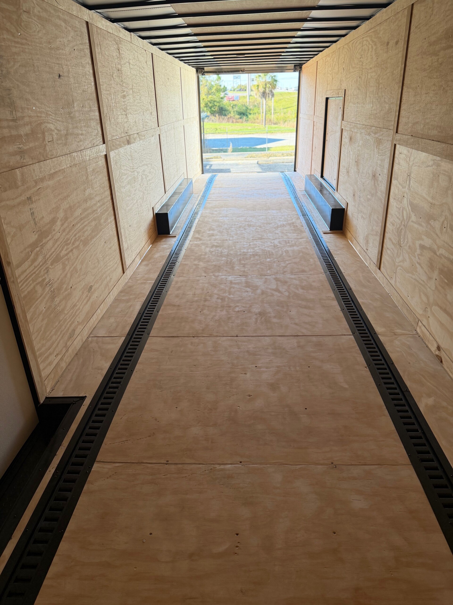8.5 X 36 TTA5 ENCLOSED CARGO TRAILER - Image 7