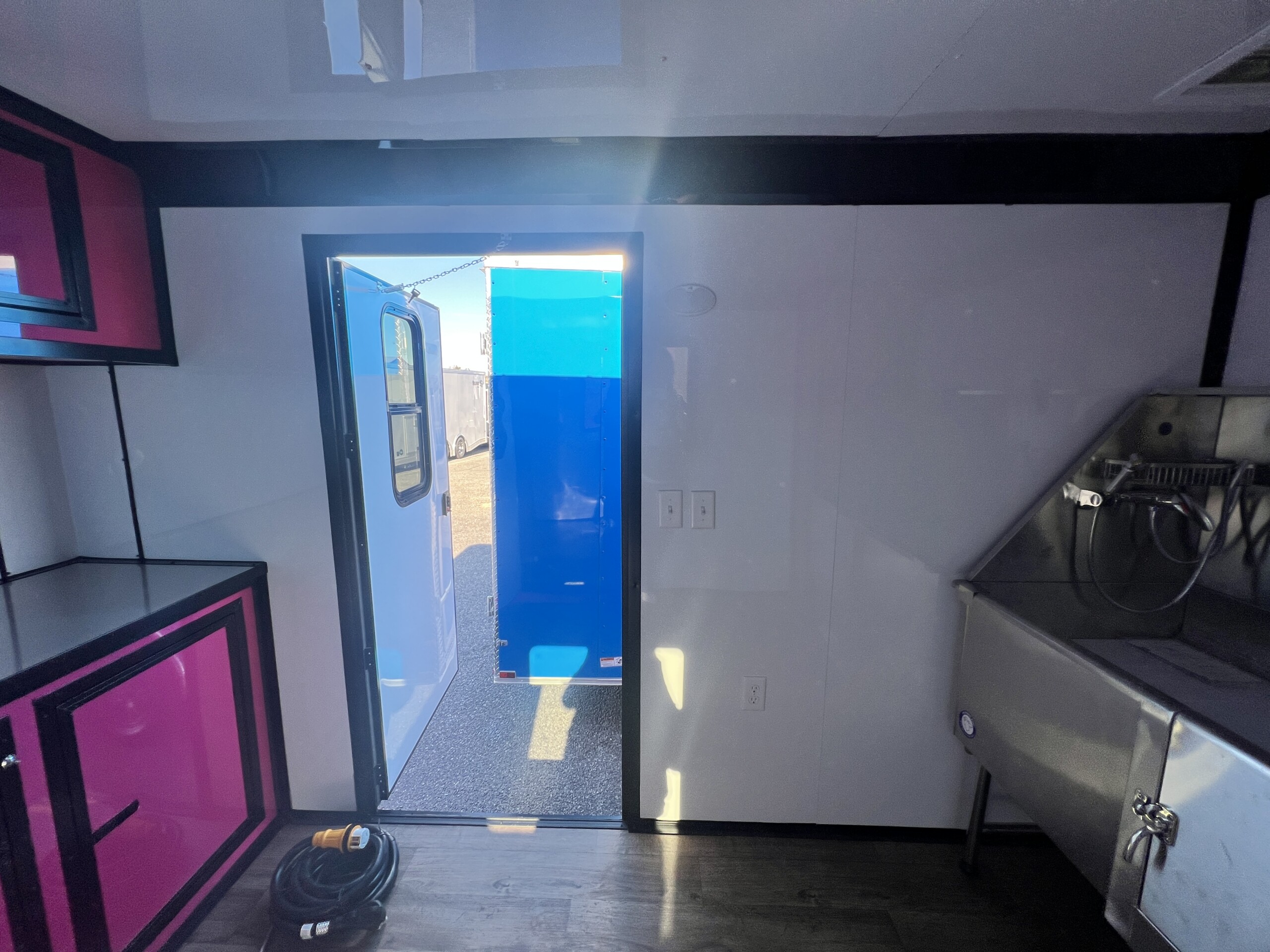 7 X 12 TA PET GROOMING TRAILER - GENESIS SERIES - Image 2