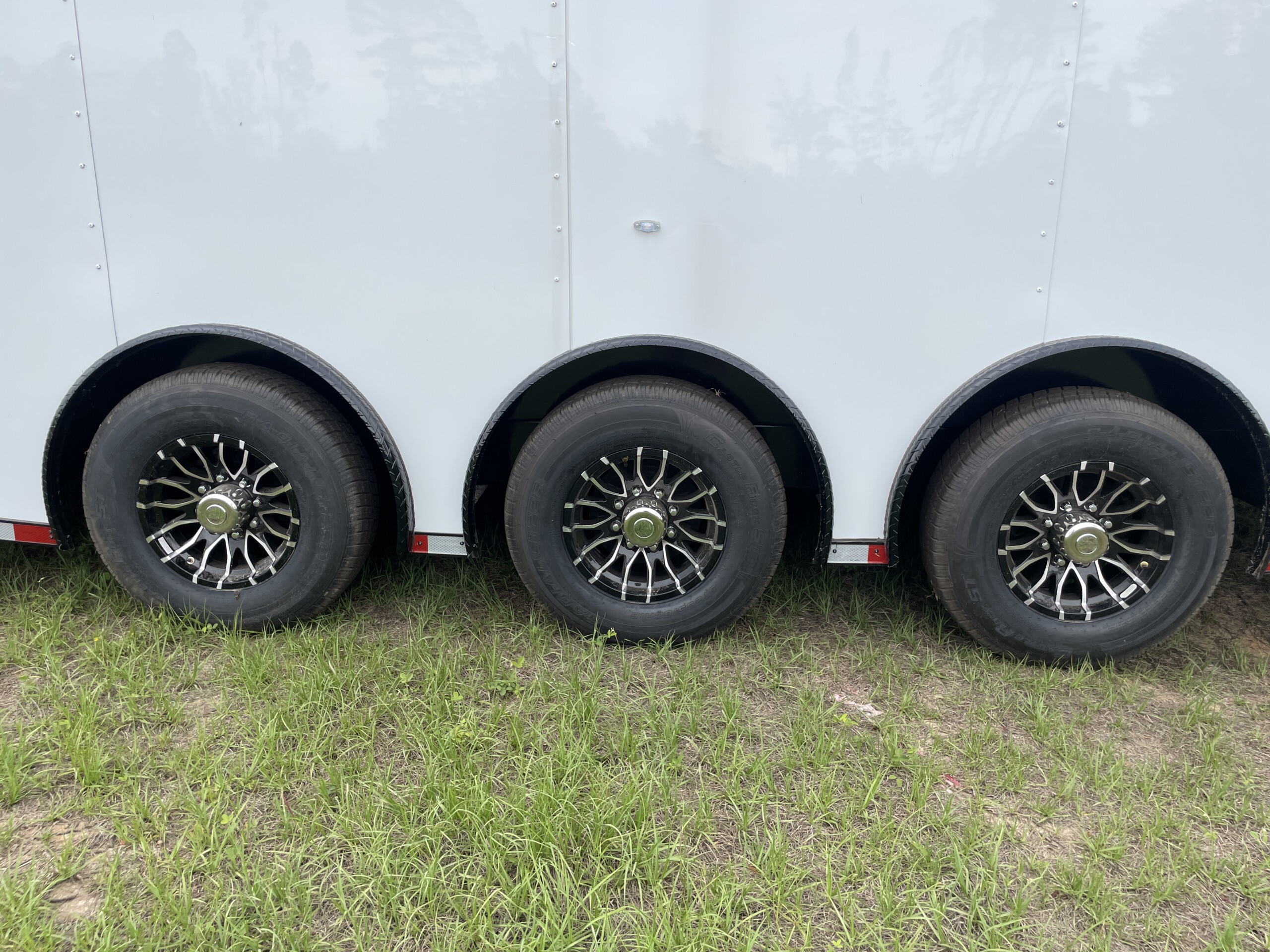 8.5 X 34 TRIPLE AXLE RACE CAR TRAILER - Image 6