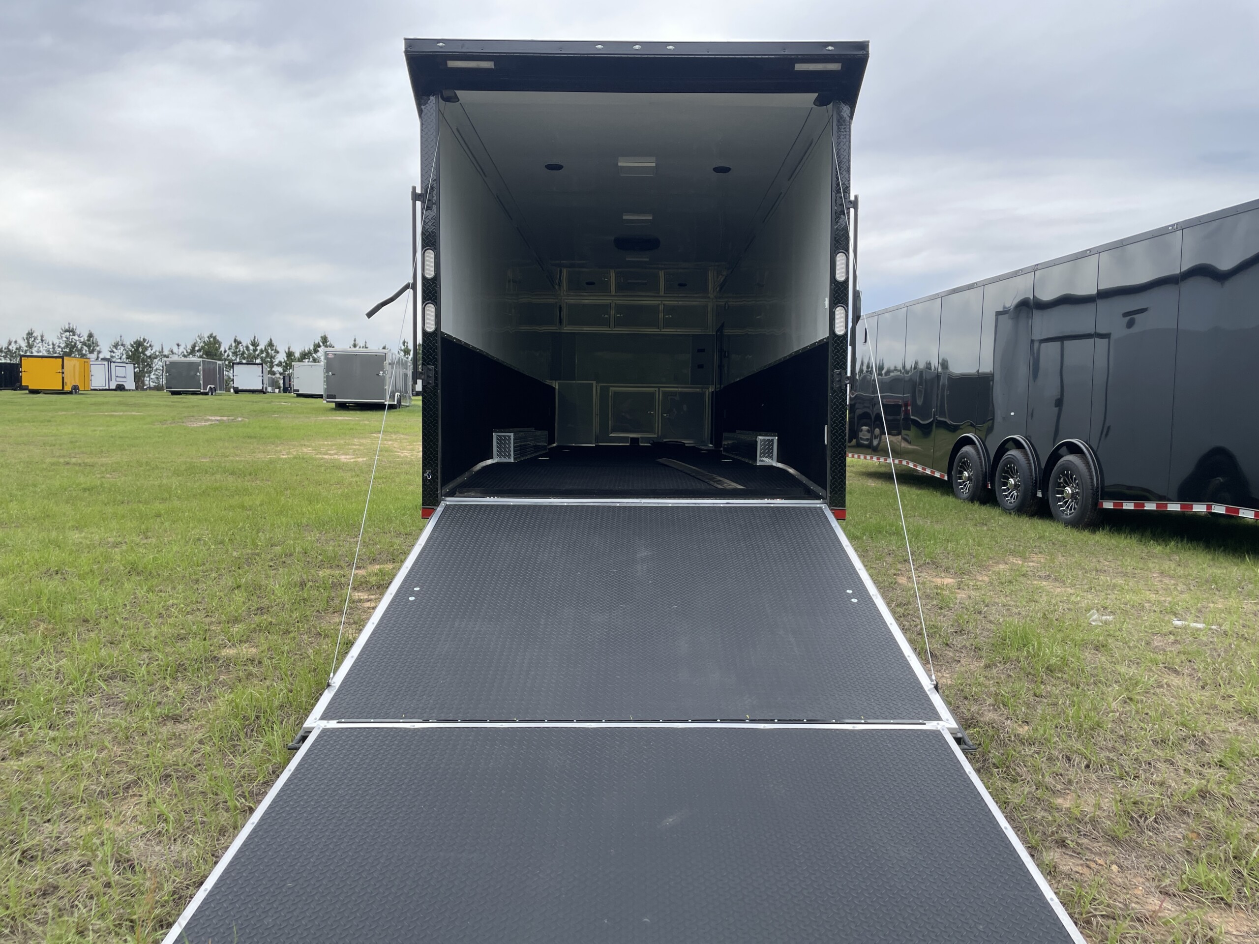 8.5 X 34 TRIPLE AXLE RACE CAR TRAILER - Image 9