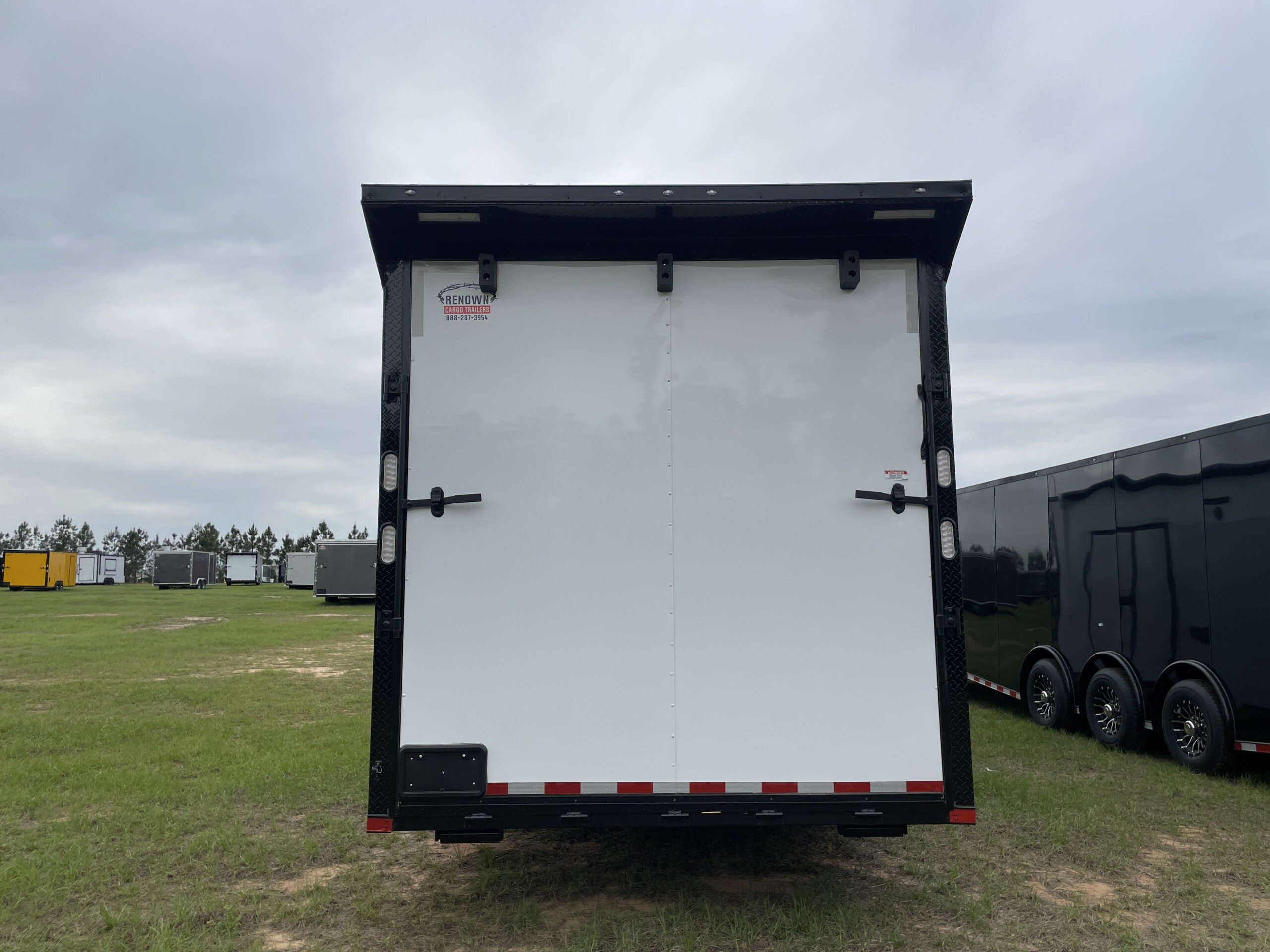 8.5 X 34 TRIPLE AXLE RACE CAR TRAILER - Image 7
