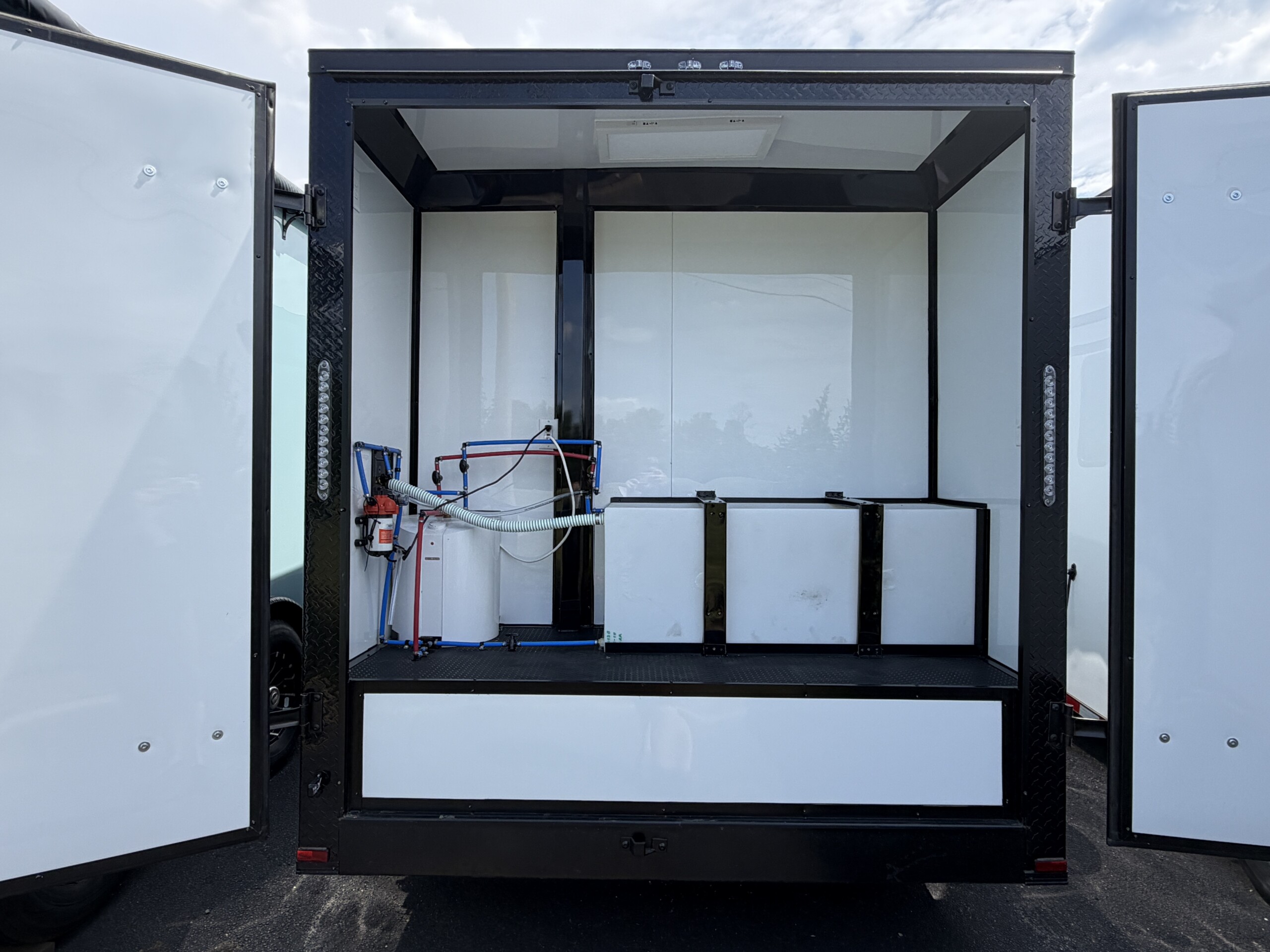 7 X 14 PET GROOMING TRAILER - GENESIS SERIES | Polar Silver - Image 6