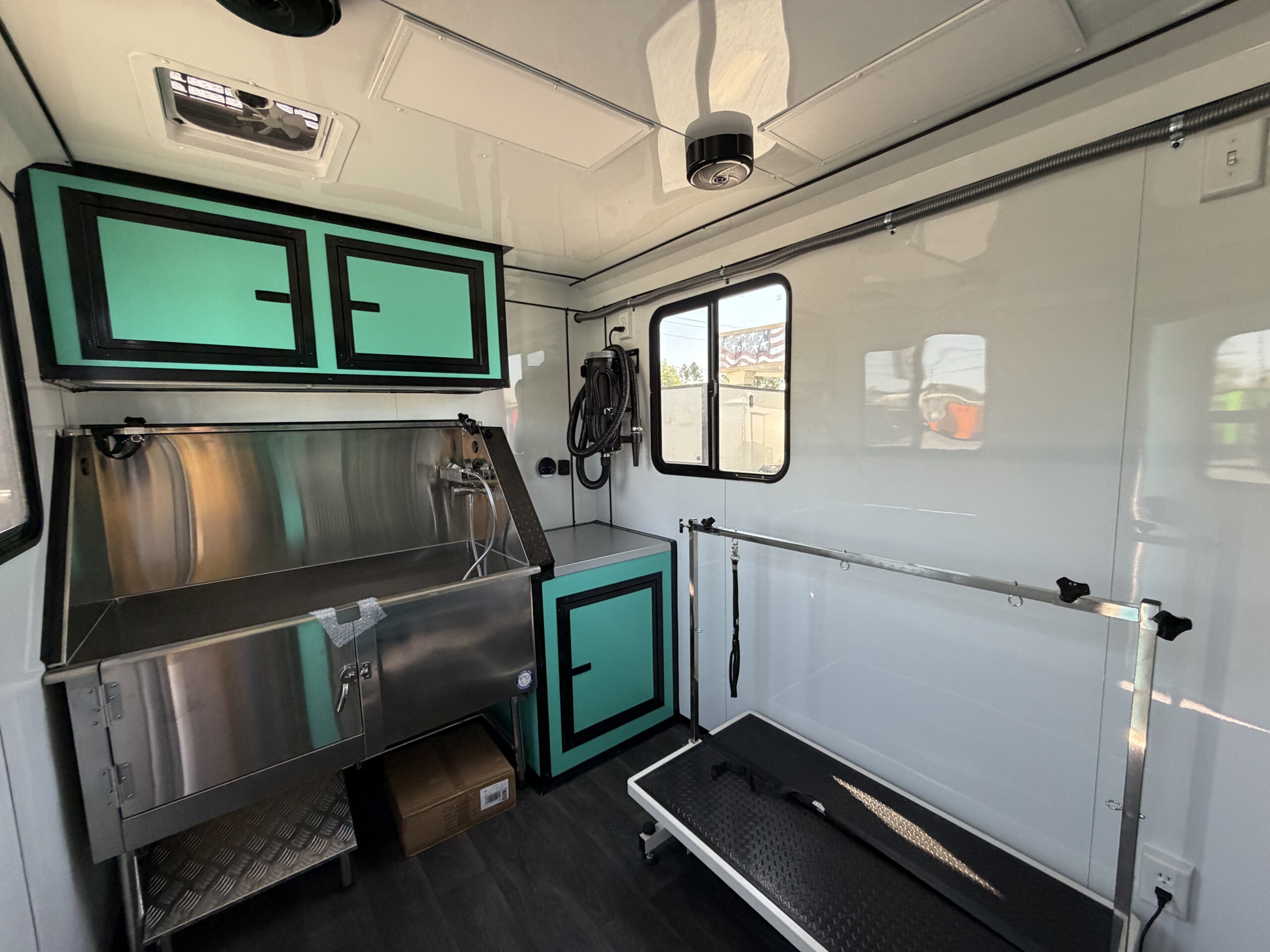 7X14 Legacy Series Mobile Grooming Trailer - Battery Powered - Image 23
