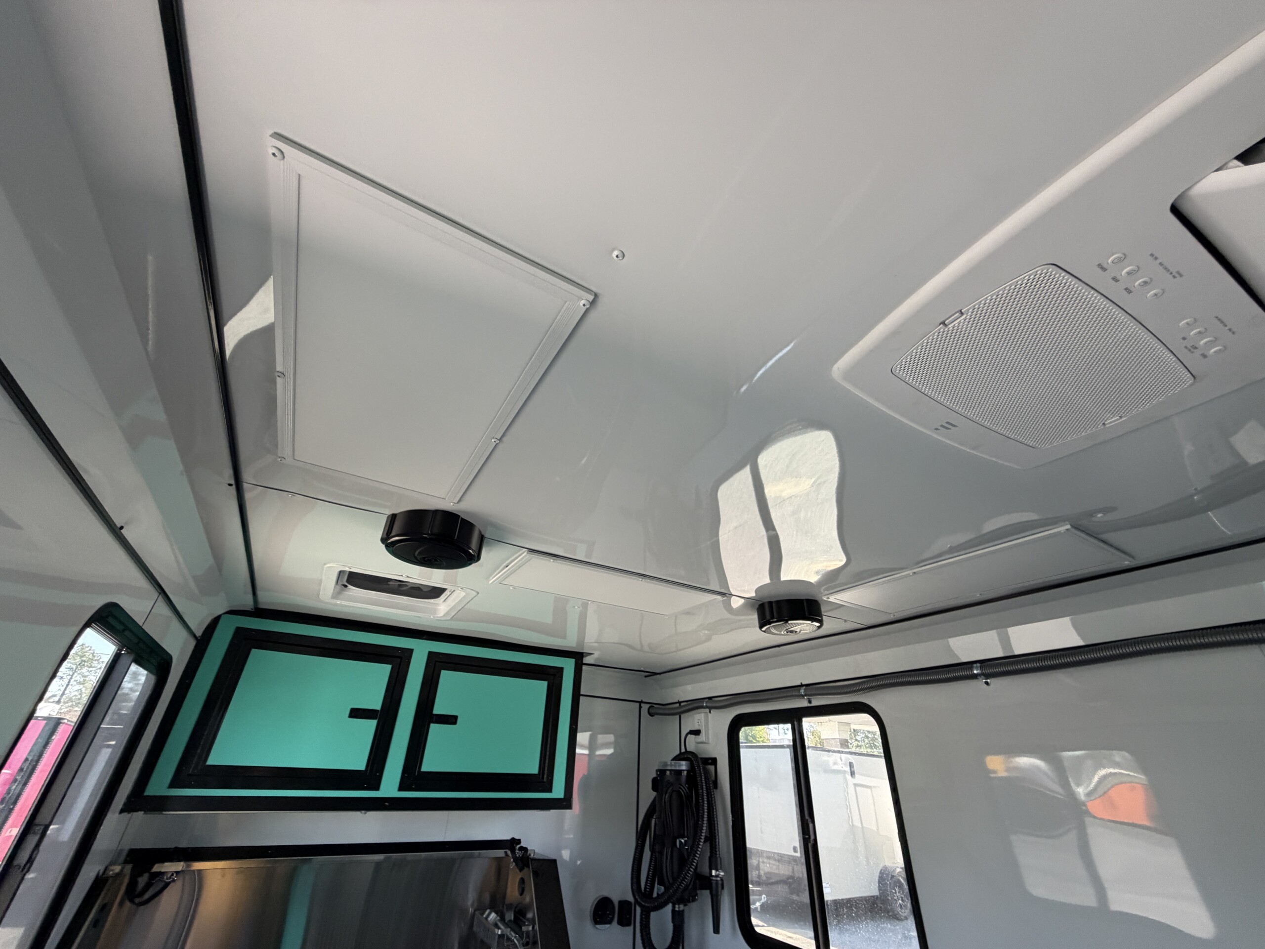 7X14 Legacy Series Mobile Grooming Trailer - Battery Powered - Image 25