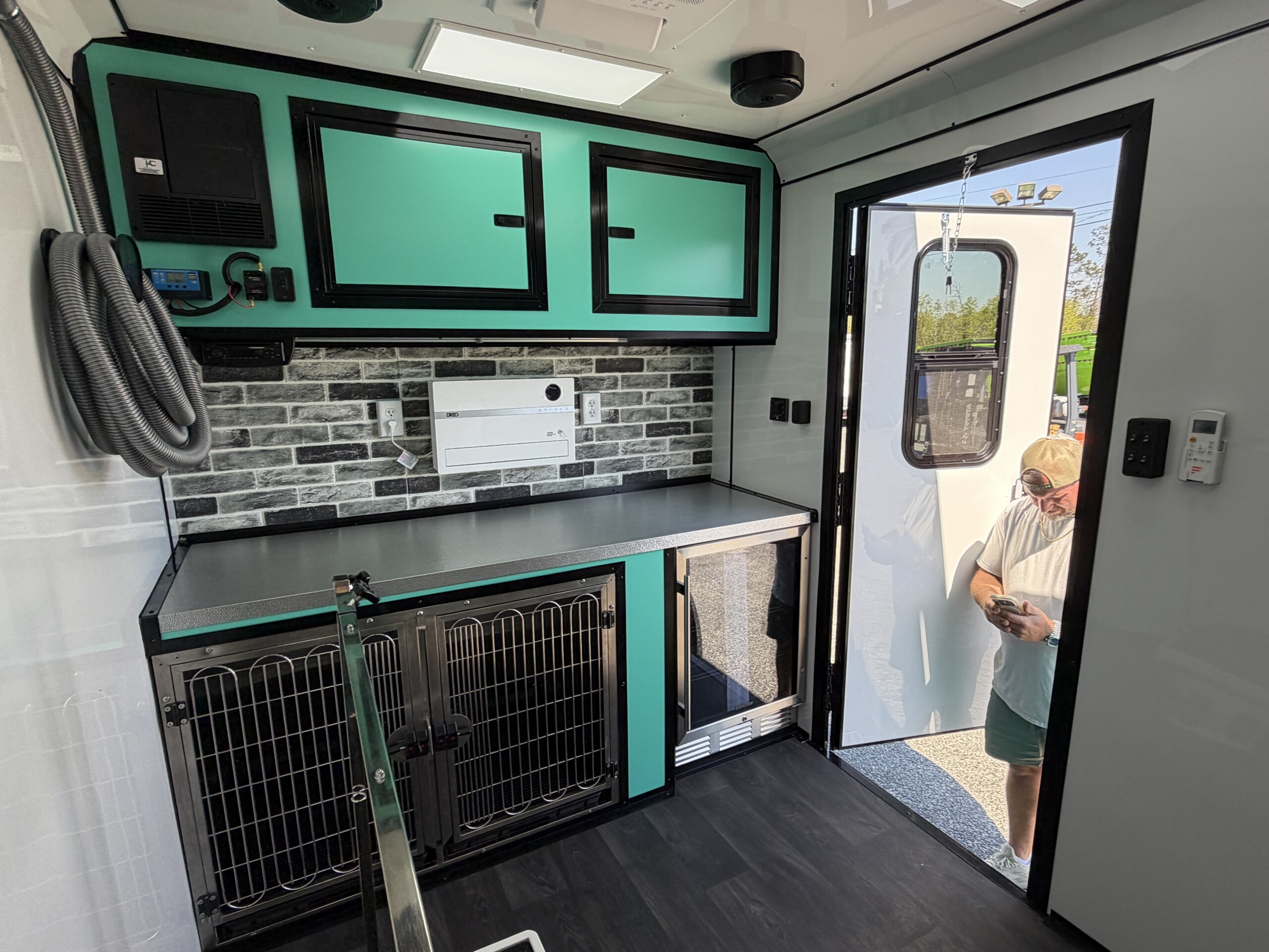 7X14 Legacy Series Mobile Grooming Trailer - Battery Powered - Image 33