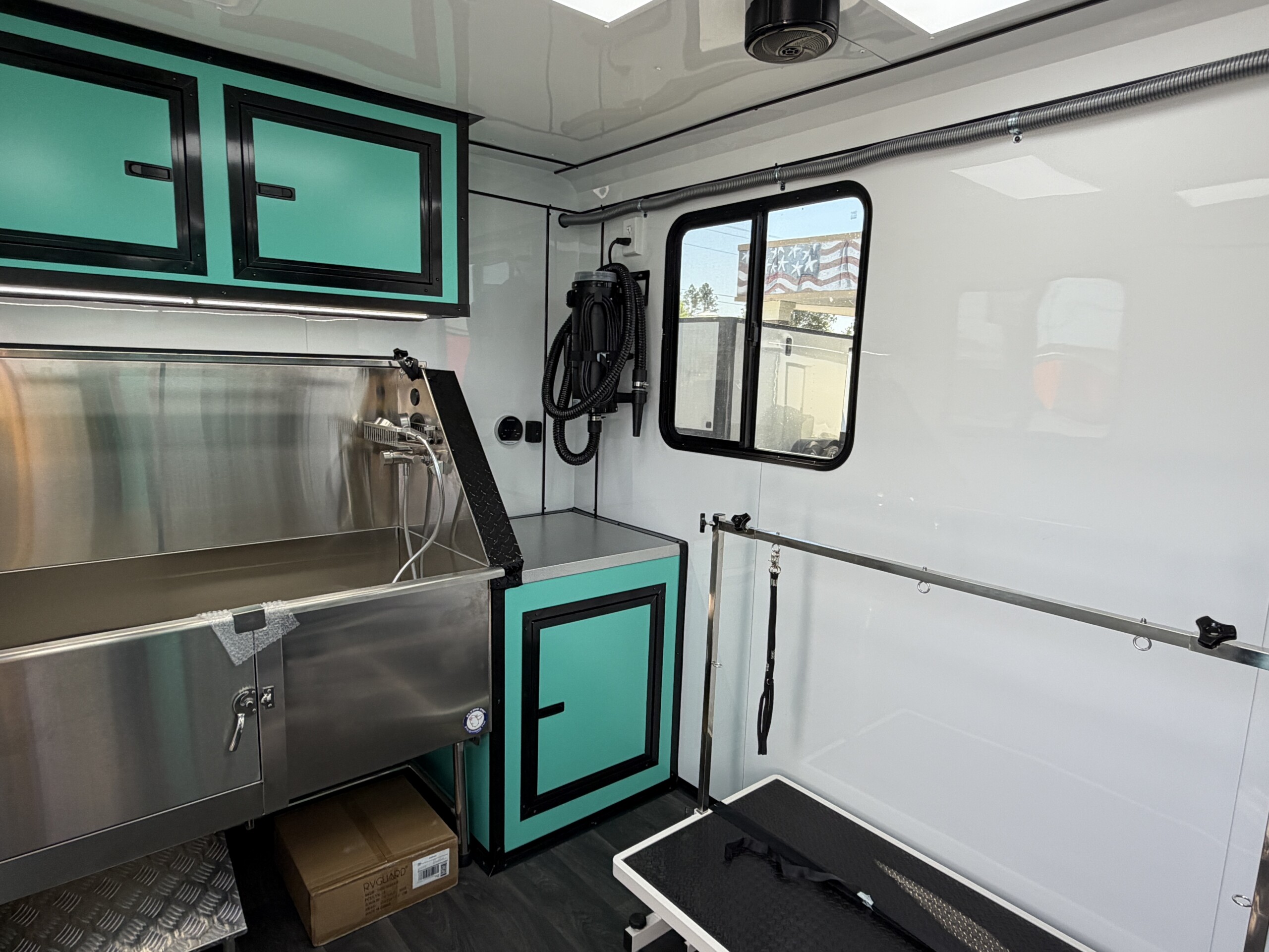 7X14 Legacy Series Mobile Grooming Trailer - Battery Powered - Image 35