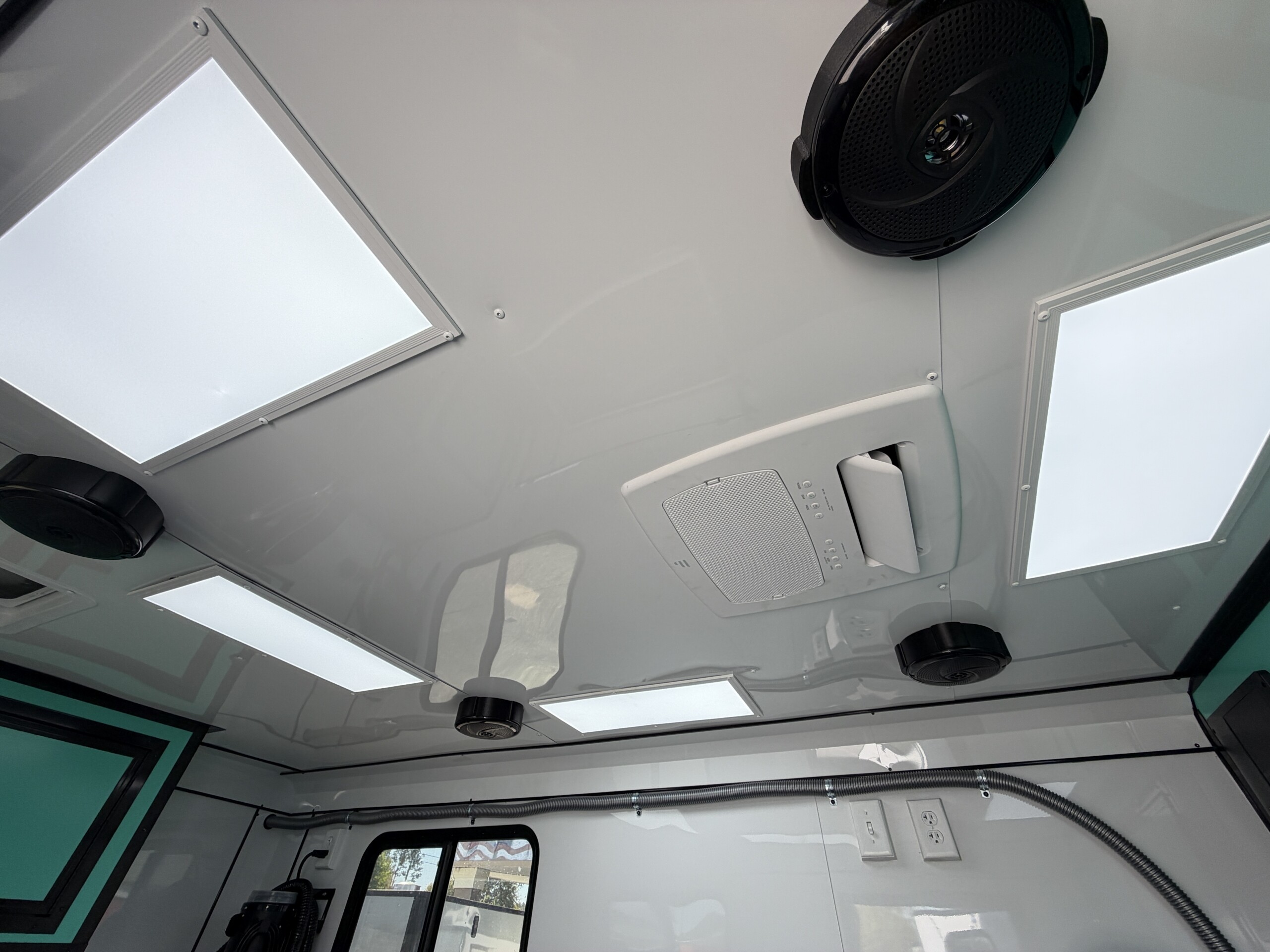 7X14 Legacy Series Mobile Grooming Trailer - Battery Powered - Image 36