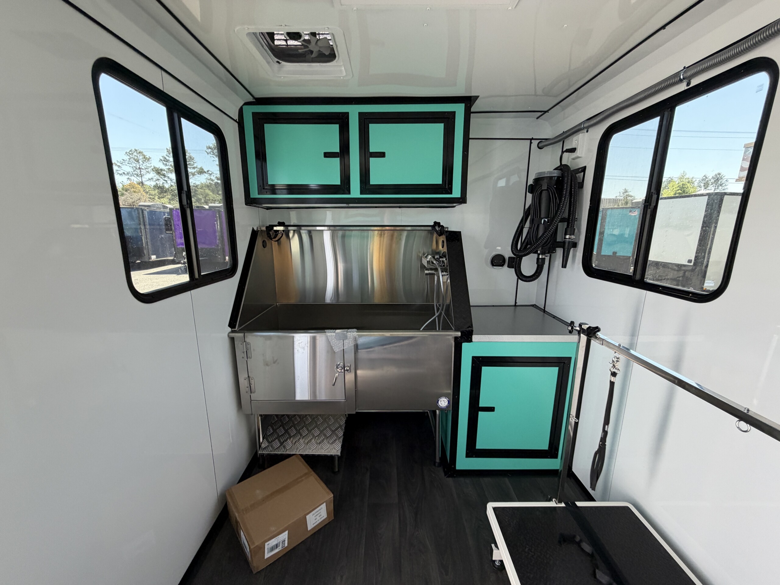 7X14 Legacy Series Mobile Grooming Trailer - Battery Powered - Image 30