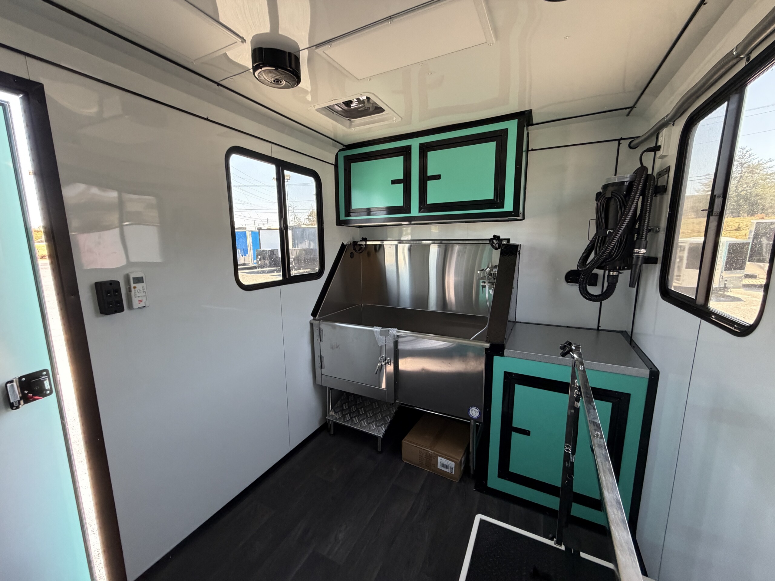 7X14 Legacy Series Mobile Grooming Trailer - Battery Powered - Image 17