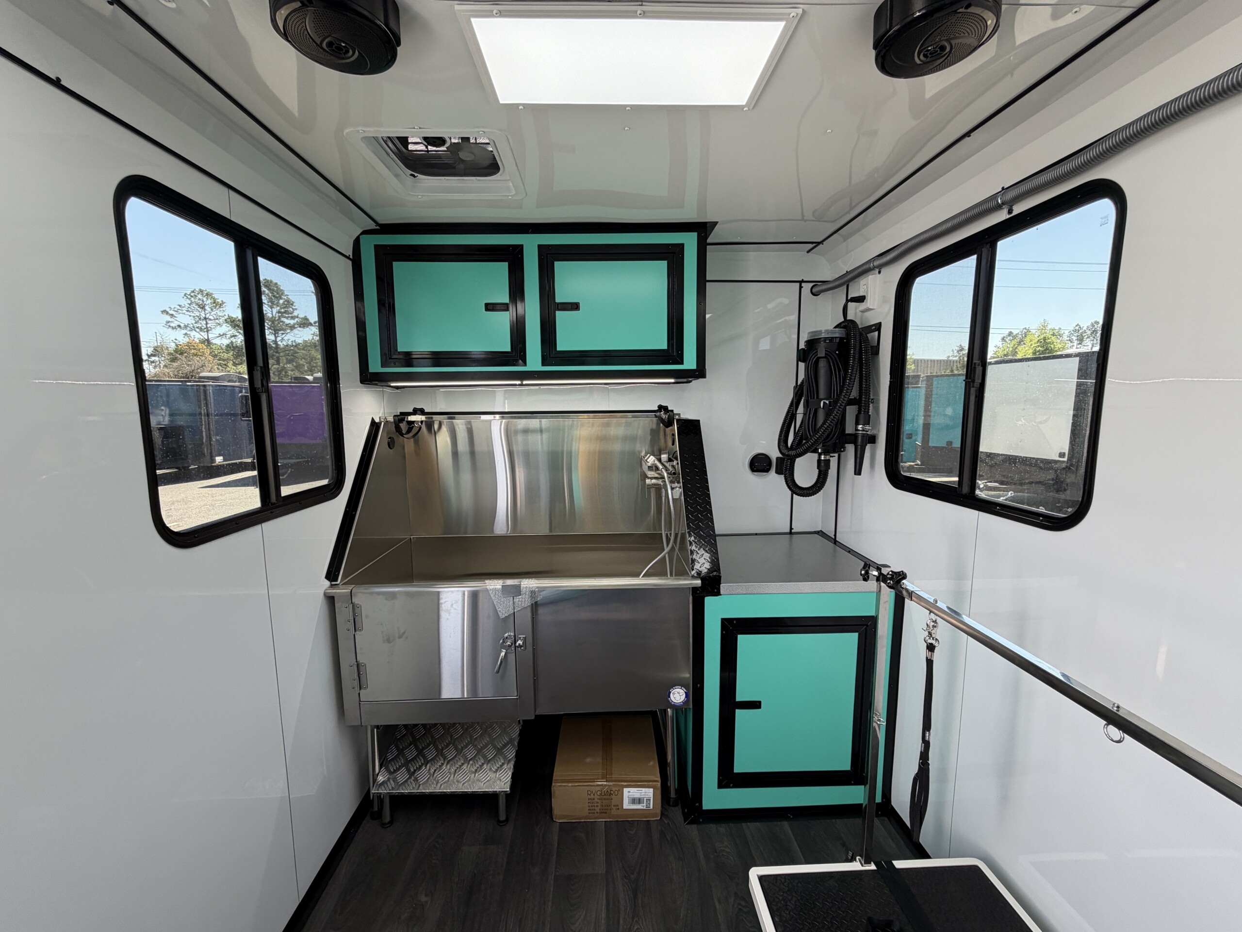 7X14 Legacy Series Mobile Grooming Trailer - Battery Powered - Image 15