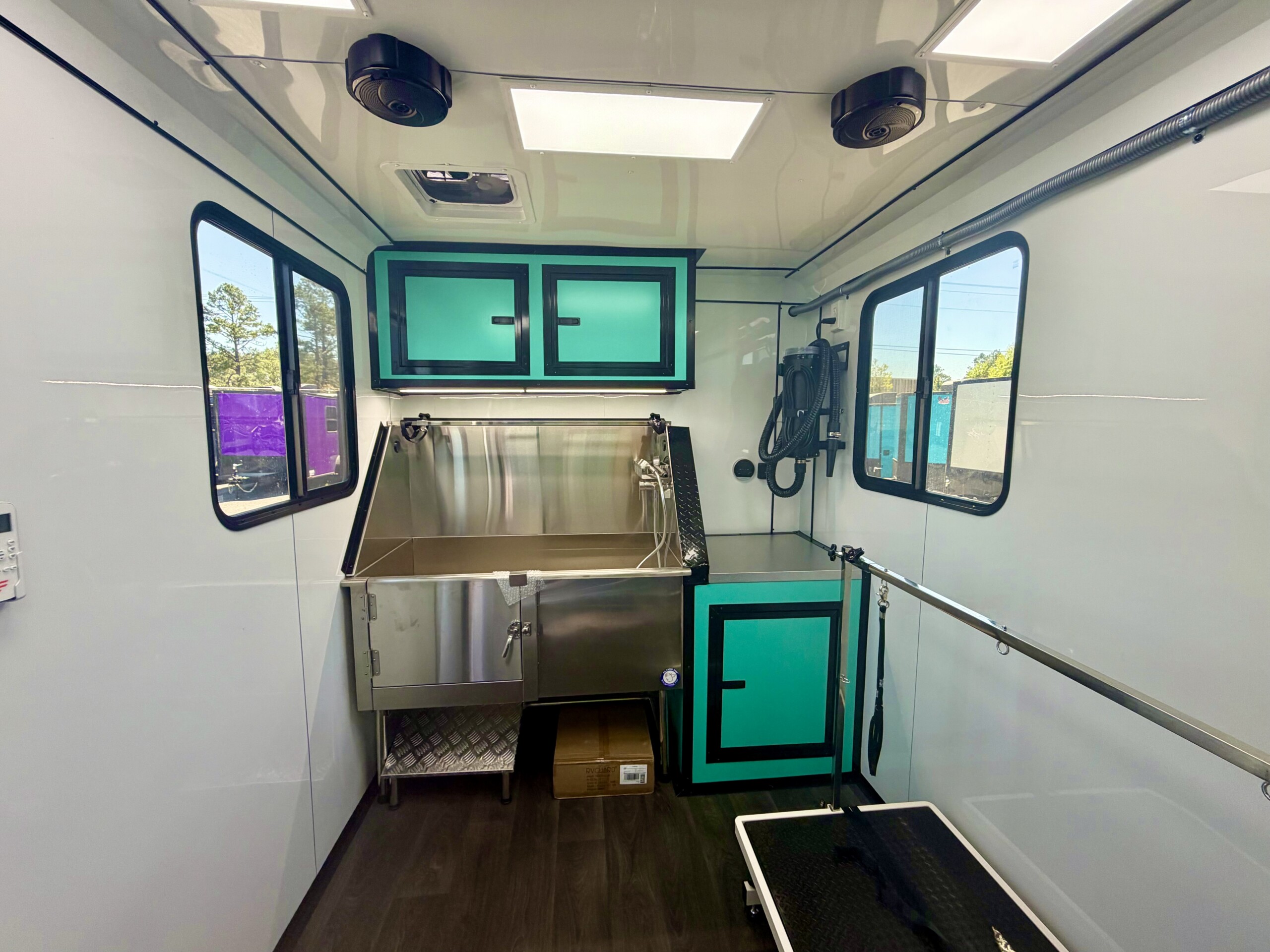 7X14 Legacy Series Mobile Grooming Trailer - Battery Powered - Image 20