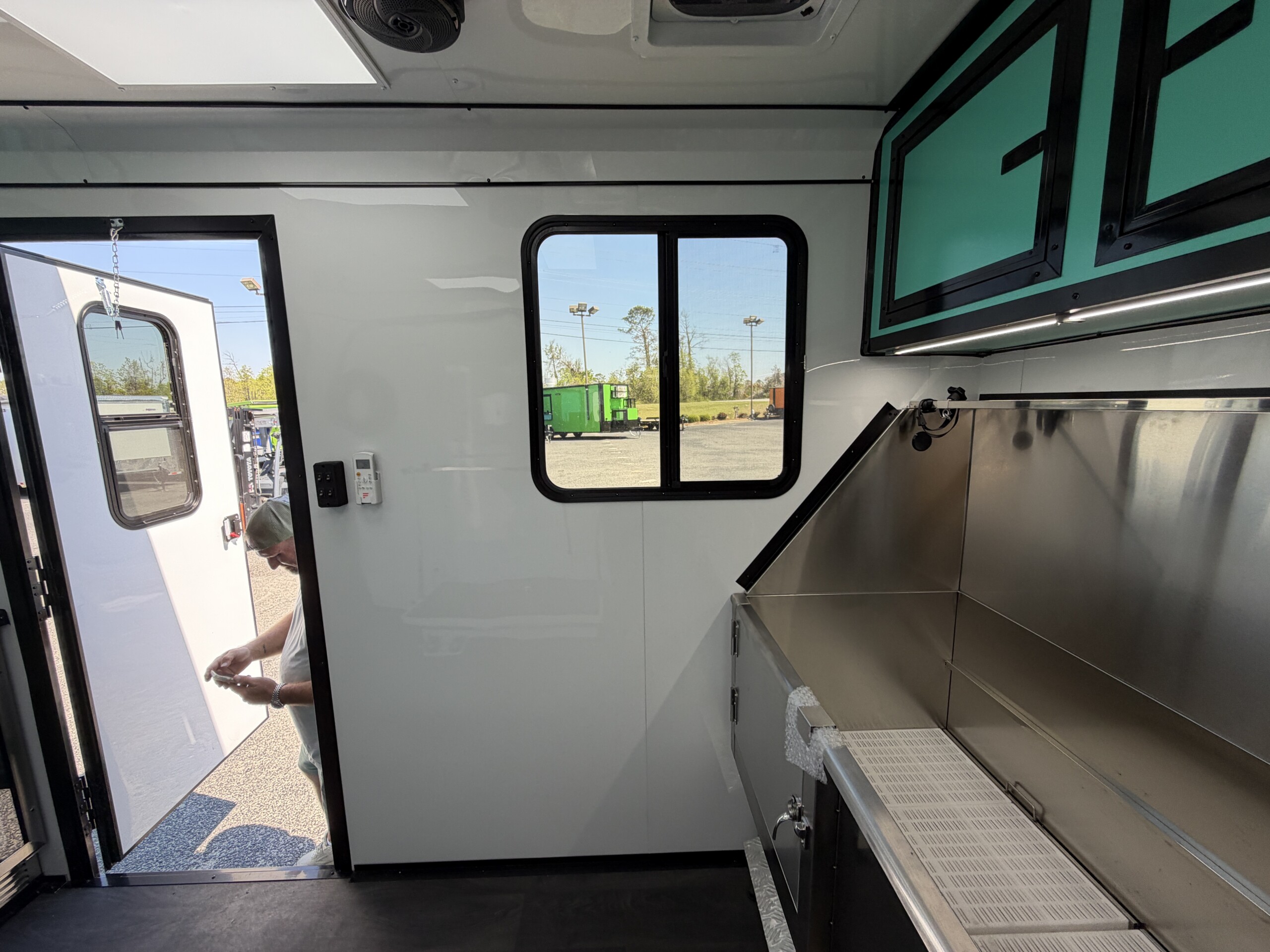 7X14 Legacy Series Mobile Grooming Trailer - Battery Powered - Image 13