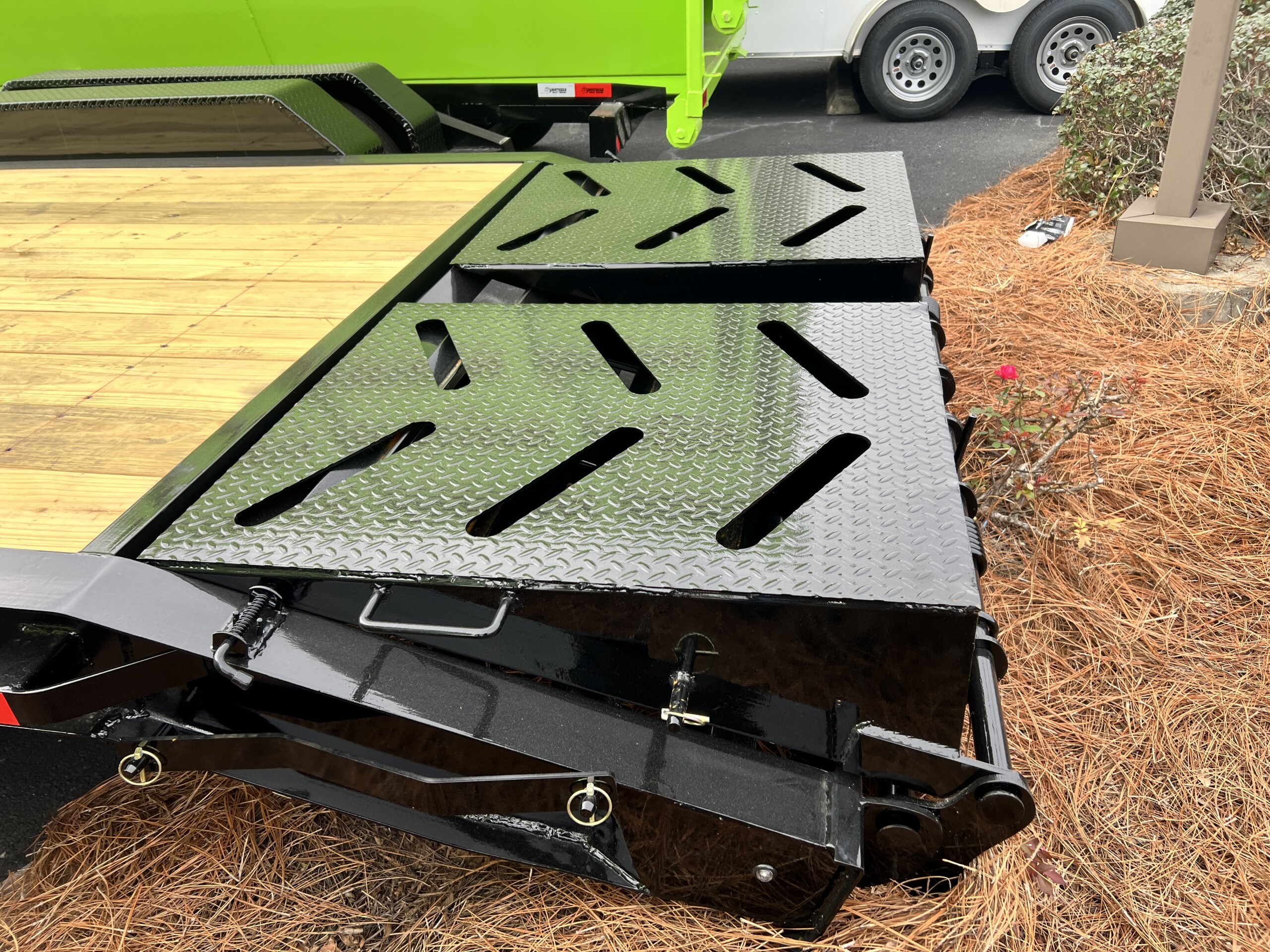 Southern Utility 7x20 14K Tandem Axle Equipment Trailer - Black - Image 7